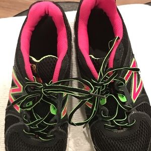 New balance tennis shoes